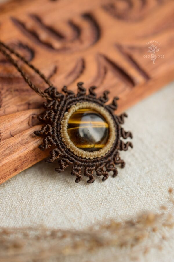 sun macrame necklace