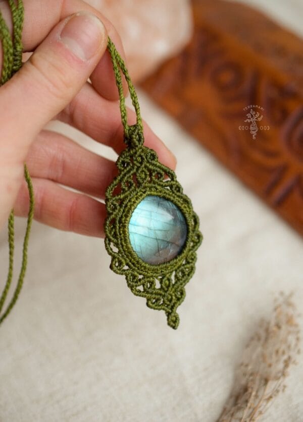 green labradorite necklace