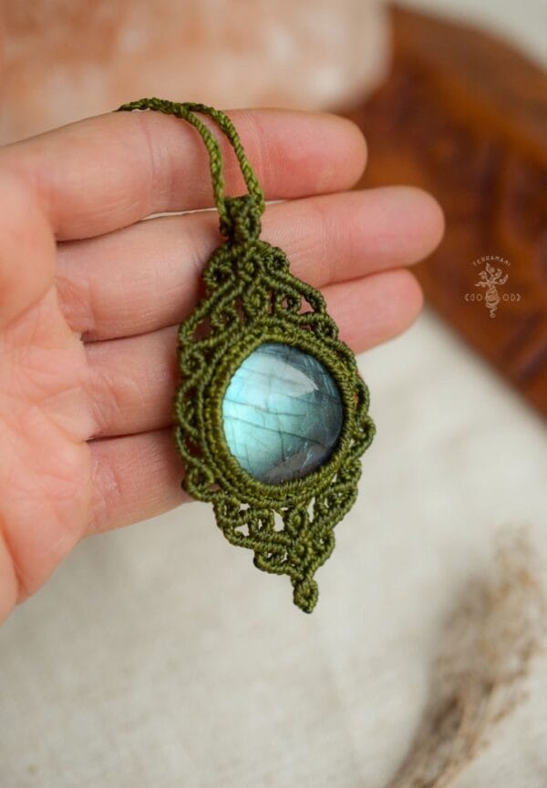 green labradorite necklace