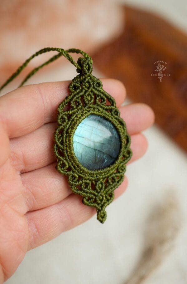 green labradorite necklace