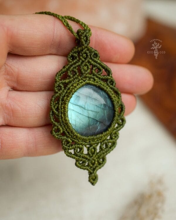 green labradorite necklace