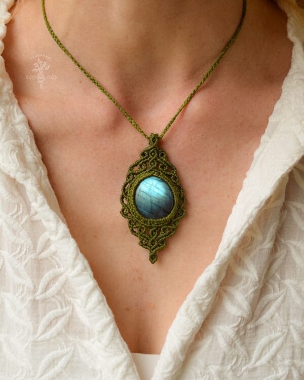 green labradorite necklace
