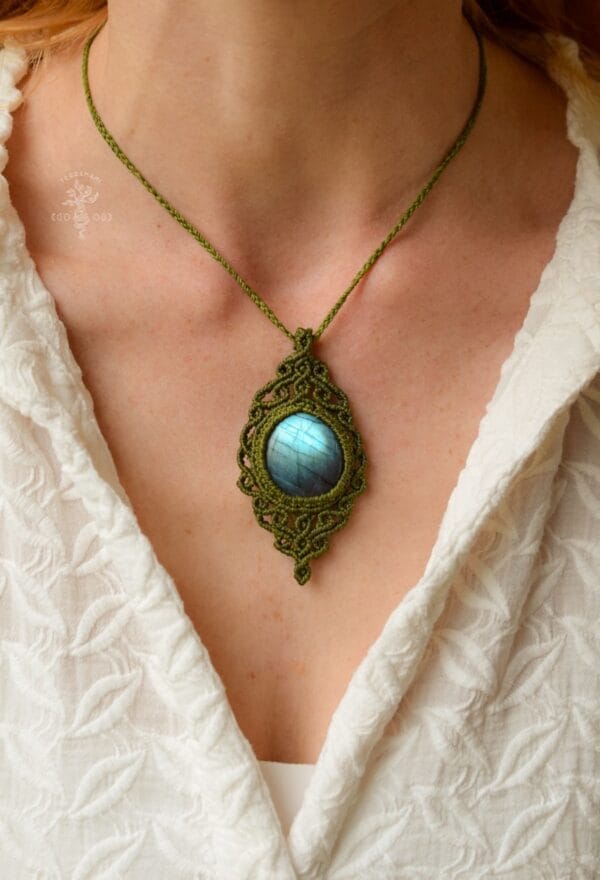 green labradorite necklace