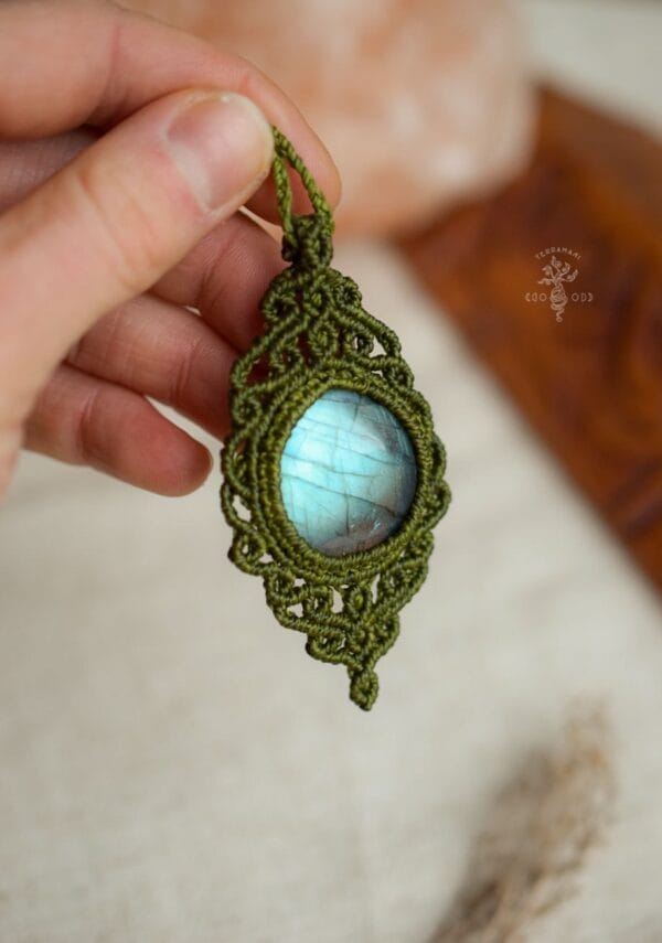 green labradorite necklace