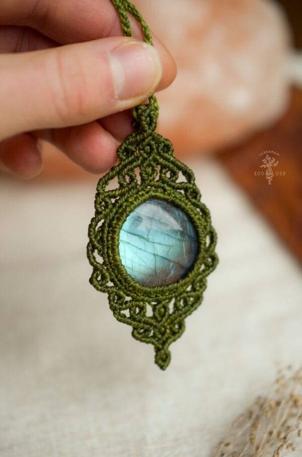 green labradorite necklace