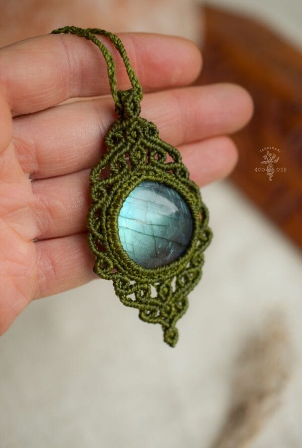 green labradorite necklace