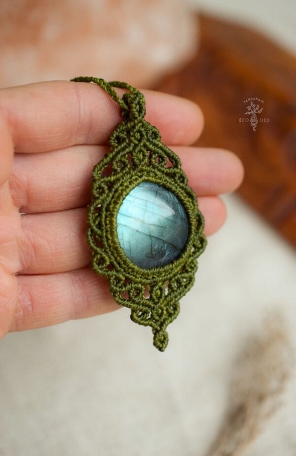 green labradorite necklace