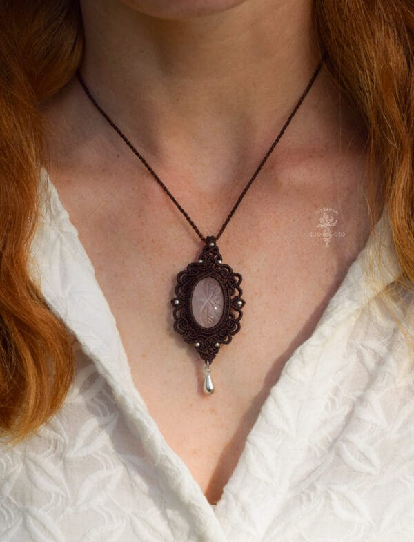 bloom rose quartz necklace