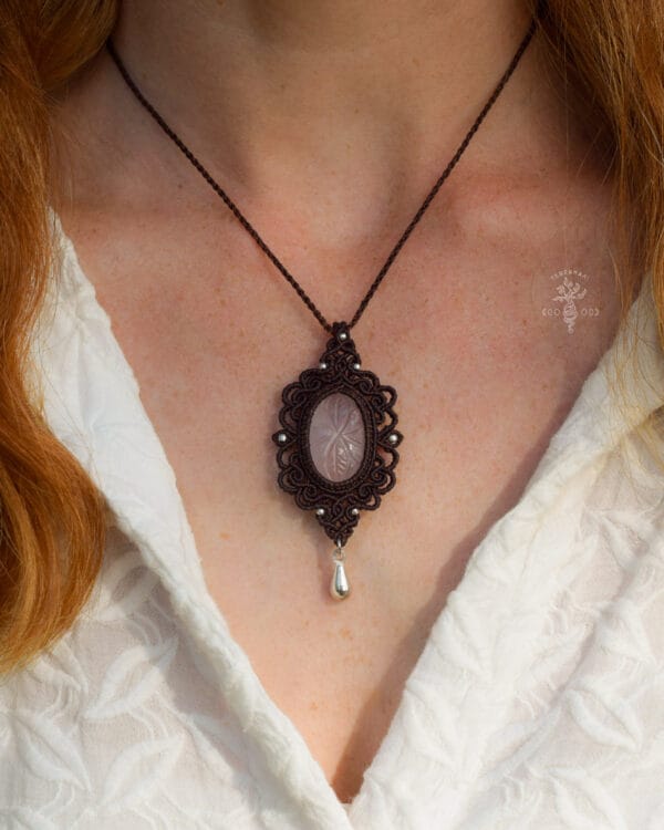 bloom rose quartz necklace