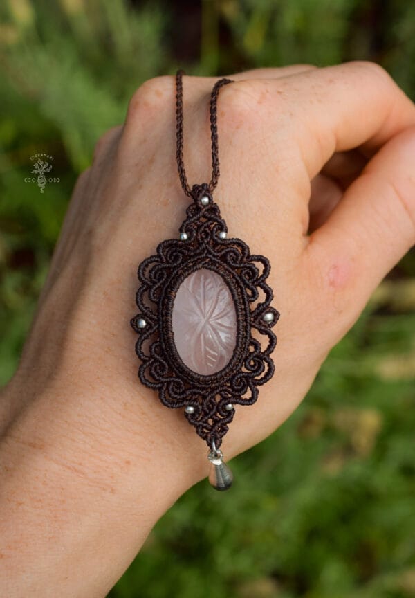 bloom rose quartz necklace